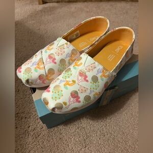 Tom’s women’s alpargatas, natural desert oasis print, size 7